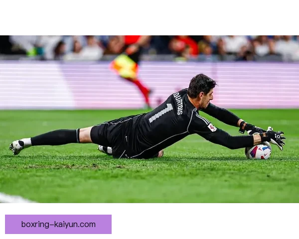 库尔图瓦与阿利松的状态比较分析：两位门将近期表现稳健，相互争夺最佳位置。